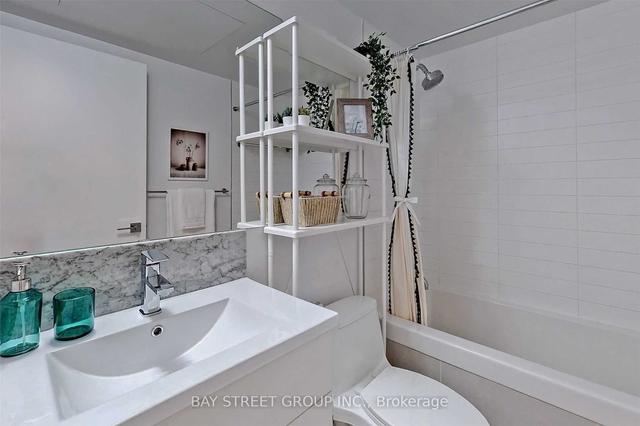 2409 - 42 Charles St, Condo with 2 bedrooms, 1 bathrooms and 0 parking in Toronto ON | Image 7