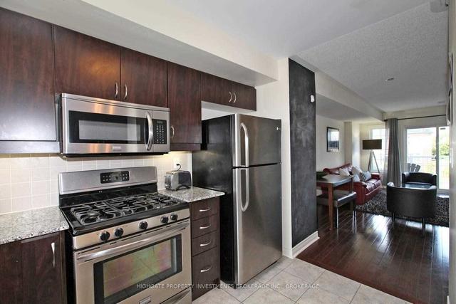 33 Cooperage Lane, Townhouse with 3 bedrooms, 2 bathrooms and 1 parking in Ajax ON | Image 4