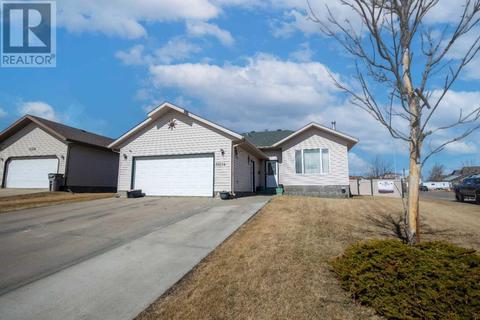 11214 90 Street, House detached with 5 bedrooms, 2 bathrooms and 5 parking in Grande Prairie AB | Card Image