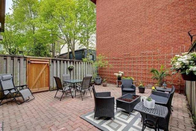 365 Albany Ave, Townhouse with 2 bedrooms, 1 bathrooms and 1 parking in Toronto ON | Image 18