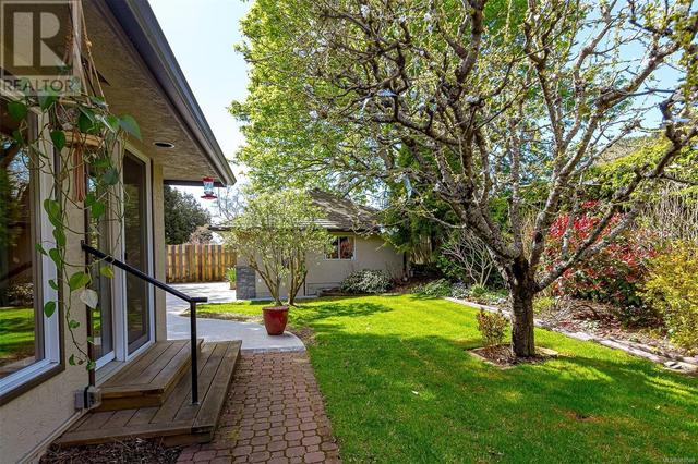 3098 Midland Rd, House detached with 4 bedrooms, 3 bathrooms and 8 parking in Oak Bay BC | Image 43