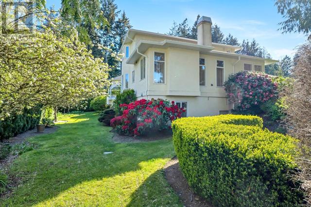5199 Walema Crt, House detached with 5 bedrooms, 4 bathrooms and 4 parking in Saanich BC | Image 44
