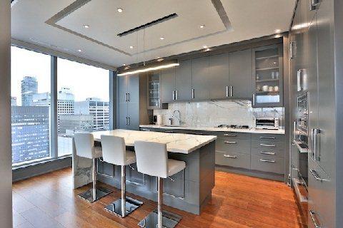 1703 - 55 Scollard St, Condo with 2 bedrooms, 3 bathrooms and 2 parking in Toronto ON | Image 7