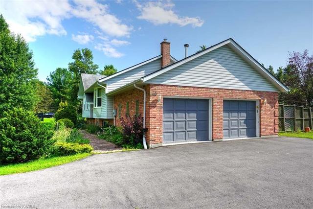633 Old Madoc Road, House detached with 5 bedrooms, 2 bathrooms and 12 parking in Belleville ON | Image 2