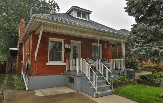 17 Cameron Ave N, House detached with 2 bedrooms, 1 bathrooms and 1 parking in Hamilton ON | Image 1