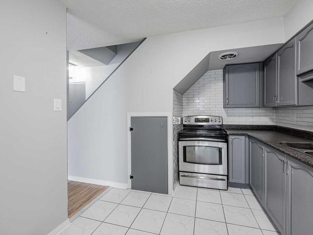 108 - 454 Centre St S, Condo with 3 bedrooms, 1 bathrooms and 1 parking in Oshawa ON | Image 22