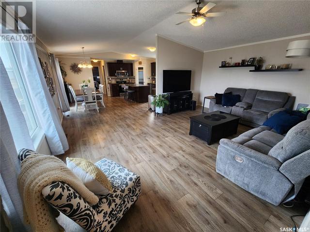 202 Brownlee Street, Home with 3 bedrooms, 2 bathrooms and null parking in Weyburn SK | Image 14