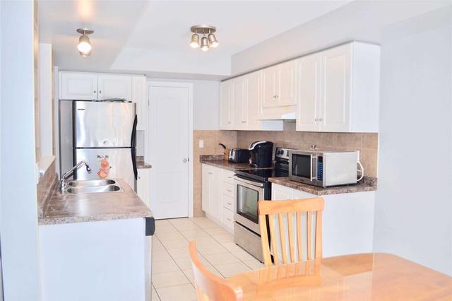 82 Whitefish Cres, House attached with 3 bedrooms, 3 bathrooms and 2 parking in Hamilton ON | Image 10