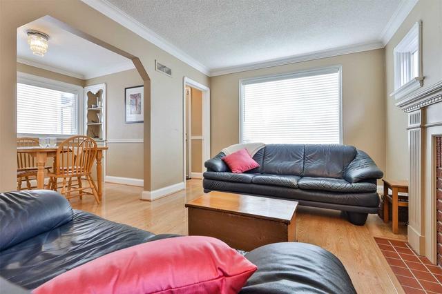 594 Broadway Ave, House detached with 2 bedrooms, 1 bathrooms and 2 parking in Toronto ON | Image 7