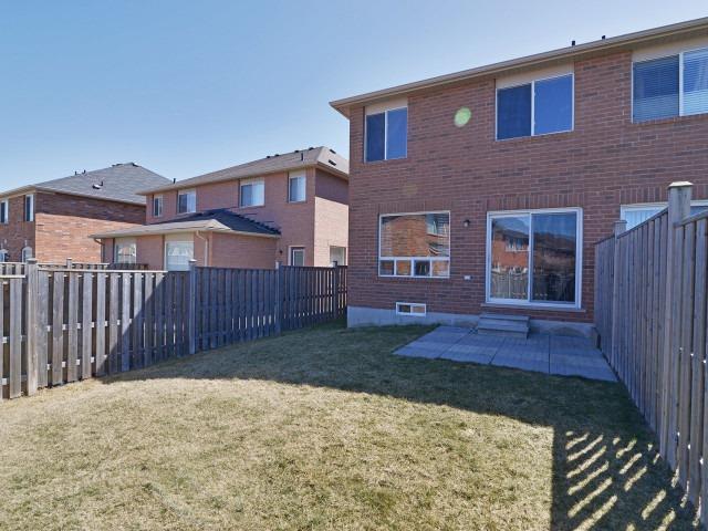 80 Jingle Cres, House semidetached with 3 bedrooms, 4 bathrooms and 2 parking in Brampton ON | Image 2