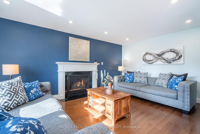11 Renata Crt, House detached with 4 bedrooms, 3 bathrooms and 6 parking in Hamilton ON | Image 9