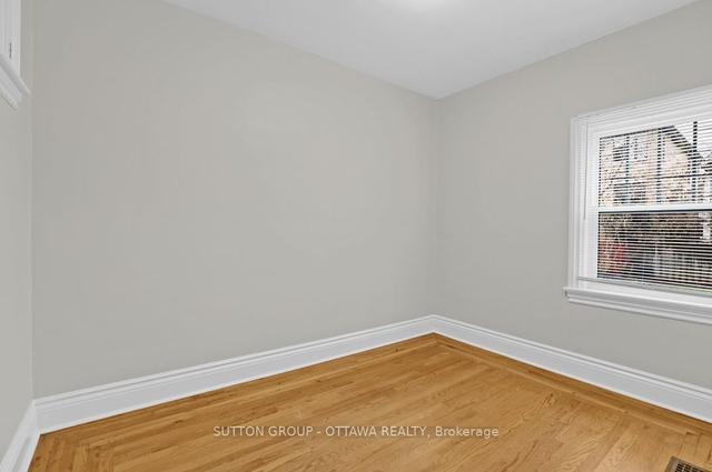 218 Main St, House detached with 2 bedrooms, 1 bathrooms and 2 parking in Ottawa ON | Image 7