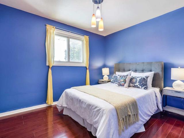 3 Cushendun Rd, House detached with 3 bedrooms, 2 bathrooms and 3 parking in Toronto ON | Image 17