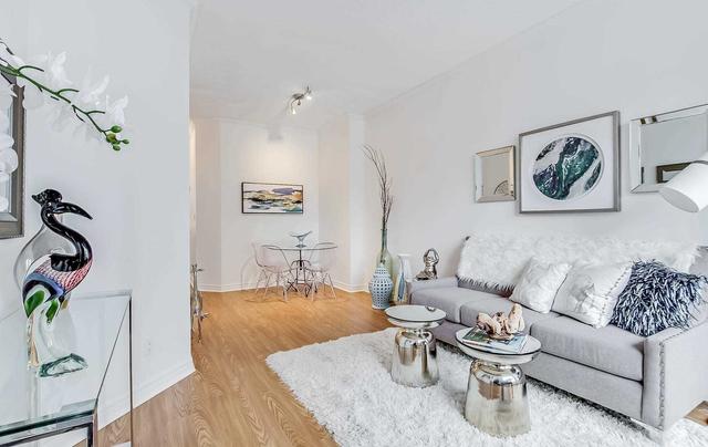 lph8 - 55 Bloor St E, Condo with 2 bedrooms, 2 bathrooms and 1 parking in Toronto ON | Image 3