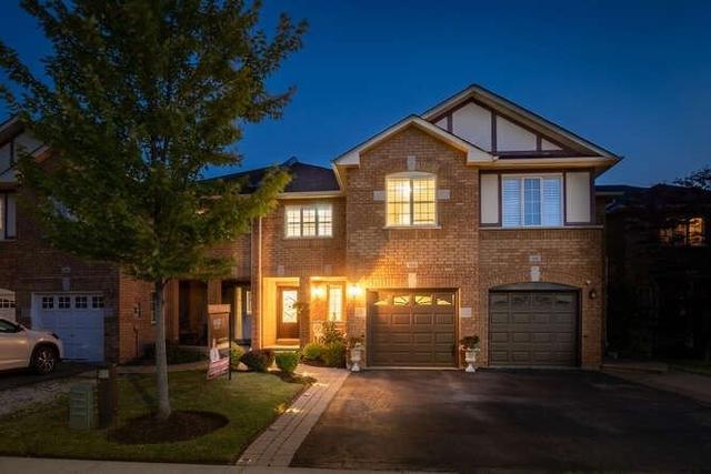 2346 Newcastle Cres, House attached with 3 bedrooms, 3 bathrooms and 2 parking in Oakville ON | Card Image