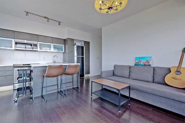 4715 - 386 Yonge St, Condo with 2 bedrooms, 2 bathrooms and 1 parking in Toronto ON | Image 2