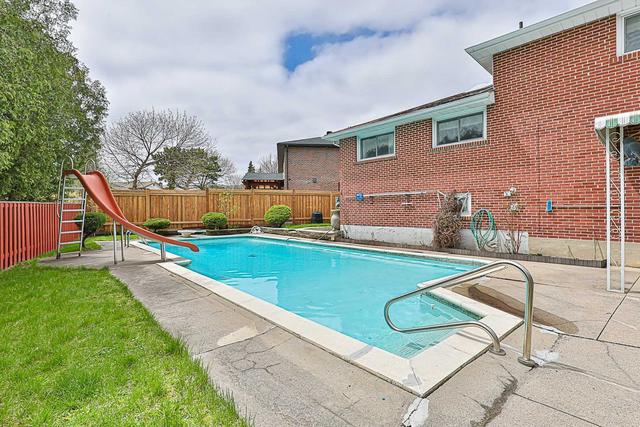 26 Solway Crt, House detached with 4 bedrooms, 3 bathrooms and 4 parking in Toronto ON | Image 28