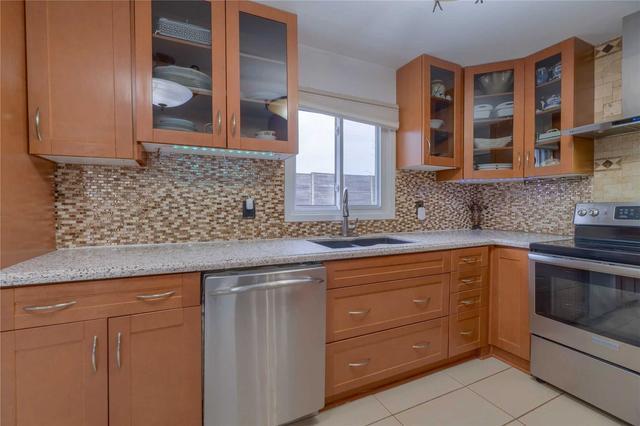 230 Lech Walesa Dr, House detached with 3 bedrooms, 4 bathrooms and 6 parking in Mississauga ON | Image 4