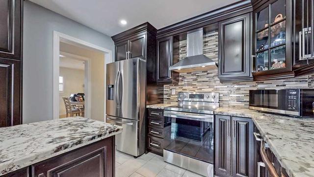 13 Trailridge Dr, House detached with 5 bedrooms, 4 bathrooms and 6 parking in Brampton ON | Image 4