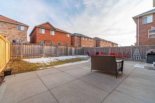 45 Travis Cres, House detached with 4 bedrooms, 4 bathrooms and 6 parking in Brampton ON | Image 9