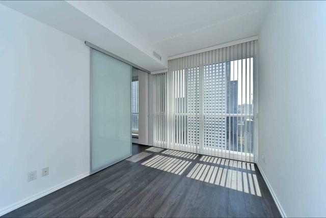 5107 - 70 Temperance St, Condo with 1 bedrooms, 1 bathrooms and 0 parking in Toronto ON | Image 5