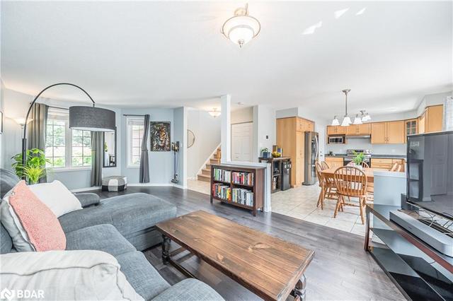 7 Bard Boulevard, House detached with 4 bedrooms, 2 bathrooms and 4 parking in Guelph ON | Image 4