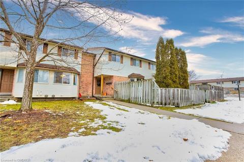 6 - 40 Silvercreek Parkway N, House attached with 3 bedrooms, 2 bathrooms and 1 parking in Guelph ON | Card Image