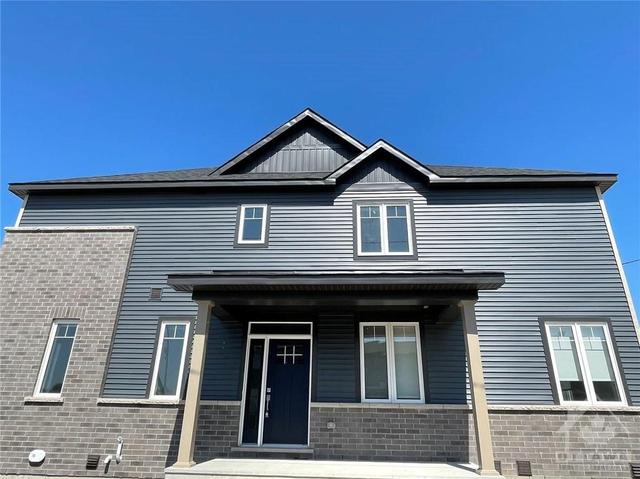 231 Tullaghan Heights, Townhouse with 4 bedrooms, 4 bathrooms and 2 parking in Ottawa ON | Image 1