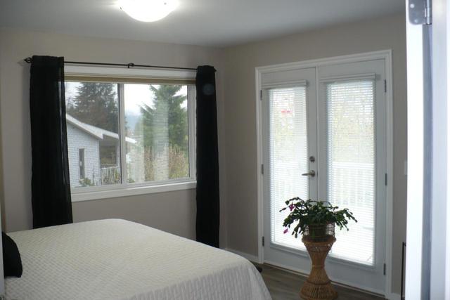 307 Nelson Avenue, House detached with 4 bedrooms, 3 bathrooms and null parking in Nakusp BC | Image 6