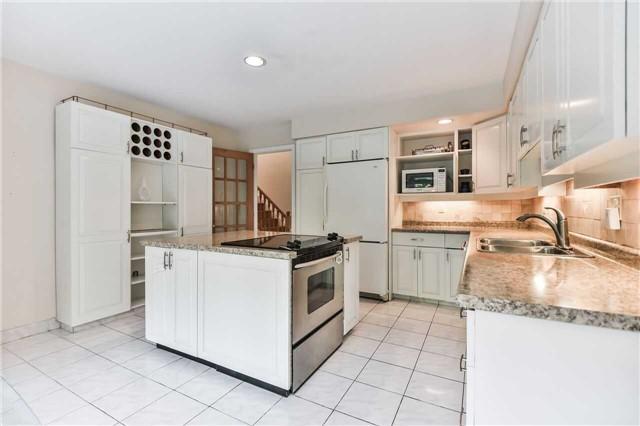 18 Solway Crt, House detached with 4 bedrooms, 4 bathrooms and 3 parking in Toronto ON | Image 5