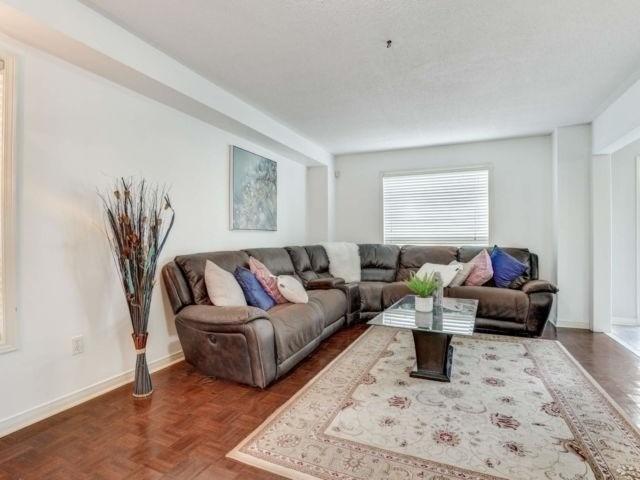 18 Grape Tr, House detached with 4 bedrooms, 4 bathrooms and 2 parking in Brampton ON | Image 5