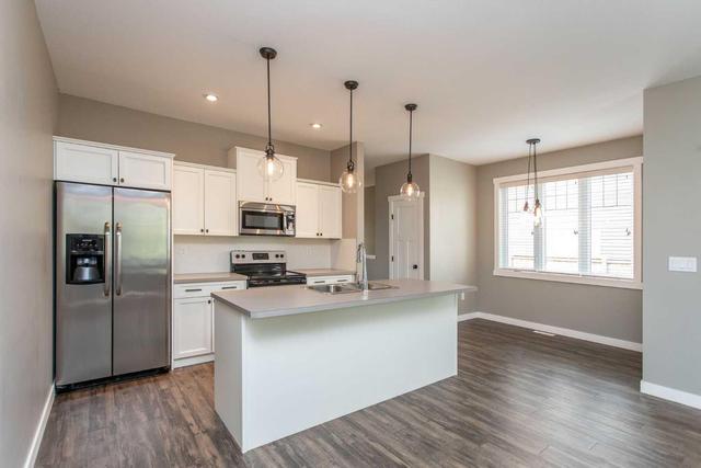 5697 45 Avenue, Home with 3 bedrooms, 2 bathrooms and 2 parking in Lacombe AB | Image 6