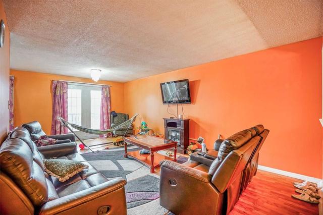 29 Gainsborough Rd E, House semidetached with 3 bedrooms, 2 bathrooms and 6 parking in Brampton ON | Image 7