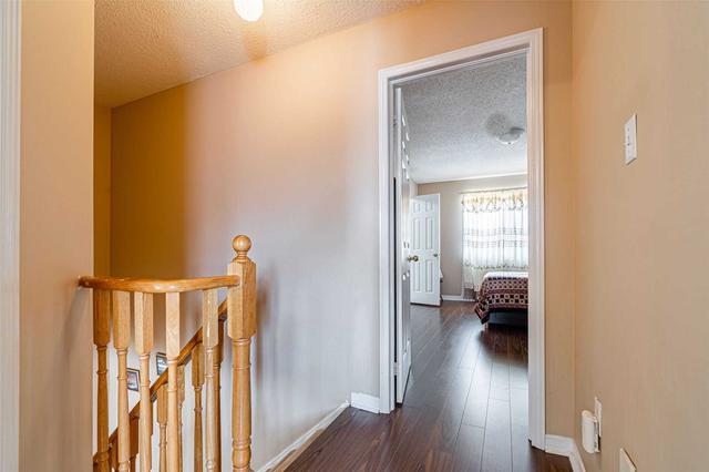 46 Domenico Cres, House detached with 3 bedrooms, 4 bathrooms and 4 parking in Brampton ON | Image 9