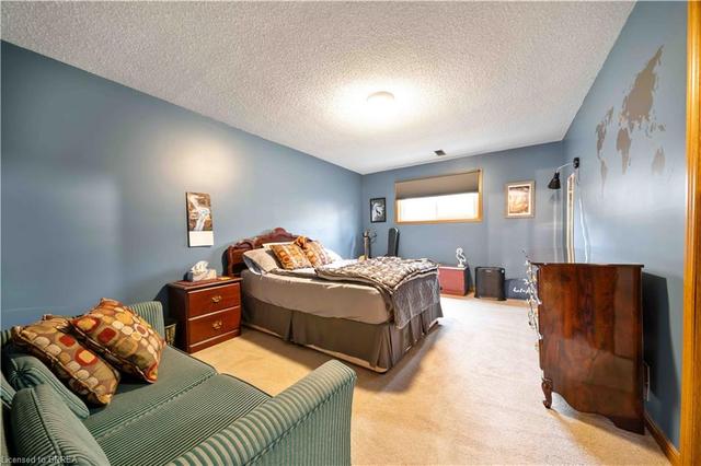 22 Blackfriar Lane, House detached with 4 bedrooms, 2 bathrooms and 3 parking in Brantford ON | Image 32