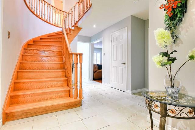 749 Guild Crt, House detached with 4 bedrooms, 4 bathrooms and 4 parking in Mississauga ON | Image 5