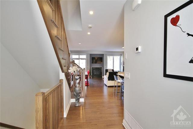 338 Kilspindie Ridge, Townhouse with 3 bedrooms, 4 bathrooms and 2 parking in Ottawa ON | Image 3