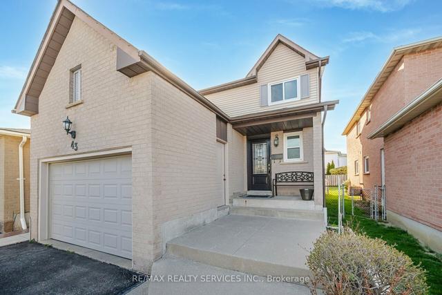 43 Newbridge Cres, House detached with 3 bedrooms, 2 bathrooms and 5 parking in Brampton ON | Image 1