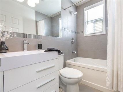 upper - 326 Taylor Mills Dr N, House semidetached with 3 bedrooms, 1 bathrooms and 2 parking in Richmond Hill ON | Image 2