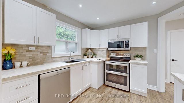 120 Harlandale Ave, House detached with 3 bedrooms, 3 bathrooms and 5 parking in Toronto ON | Image 15