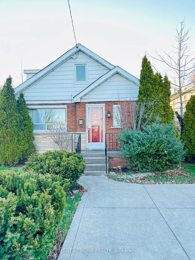 708 West 5th St, House detached with 3 bedrooms, 2 bathrooms and 4 parking in Hamilton ON | Image 1