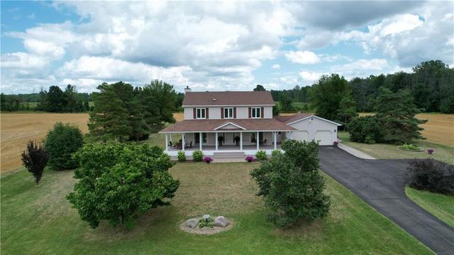 2535 County 15 Road, House detached with 4 bedrooms, 3 bathrooms and 4 parking in North Stormont ON | Image 2