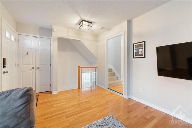 145 Dalhousie Street, Townhouse with 2 bedrooms, 3 bathrooms and 1 parking in Ottawa ON | Image 3