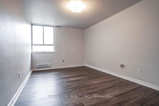 106 - 5 Massey Sq, Condo with 1 bedrooms, 1 bathrooms and 2 parking in Toronto ON | Image 1