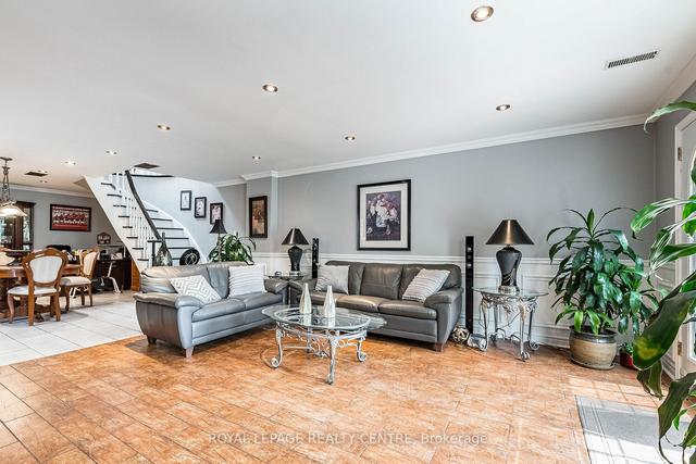 59 Earlsdale Ave, House detached with 3 bedrooms, 2 bathrooms and 3 parking in Toronto ON | Image 17