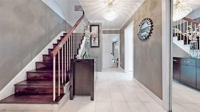 123 Granada Cres, House detached with 3 bedrooms, 4 bathrooms and 5 parking in Toronto ON | Image 7