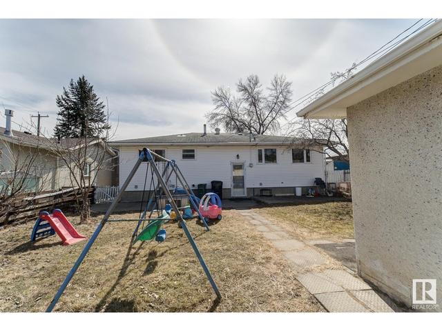 10560 52 Av Nw, House detached with 6 bedrooms, 2 bathrooms and null parking in Edmonton AB | Image 9