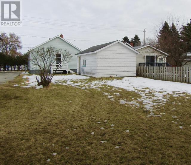 1007 Portage Avenue N, House detached with 2 bedrooms, 1 bathrooms and null parking in Fort Frances ON | Image 2