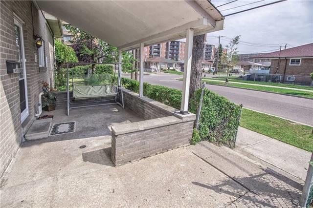 126 Lindylou Rd, House semidetached with 4 bedrooms, 3 bathrooms and 6 parking in Toronto ON | Image 20