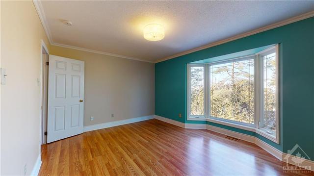 68 Hawley Crescent, House detached with 3 bedrooms, 2 bathrooms and 3 parking in Ottawa ON | Image 14